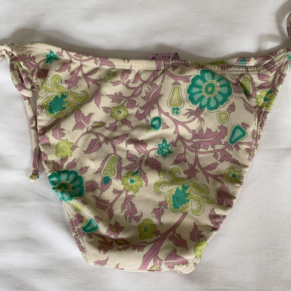 String Bikini - image 5